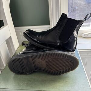 Doc Marten Women’s Flora Smooth Chelsea Boots - Black

Size 7